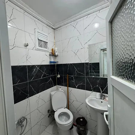Hilal Aparment Basement アパート *