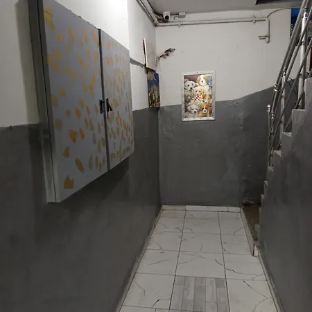 Hilal Aparment Basement アパート *